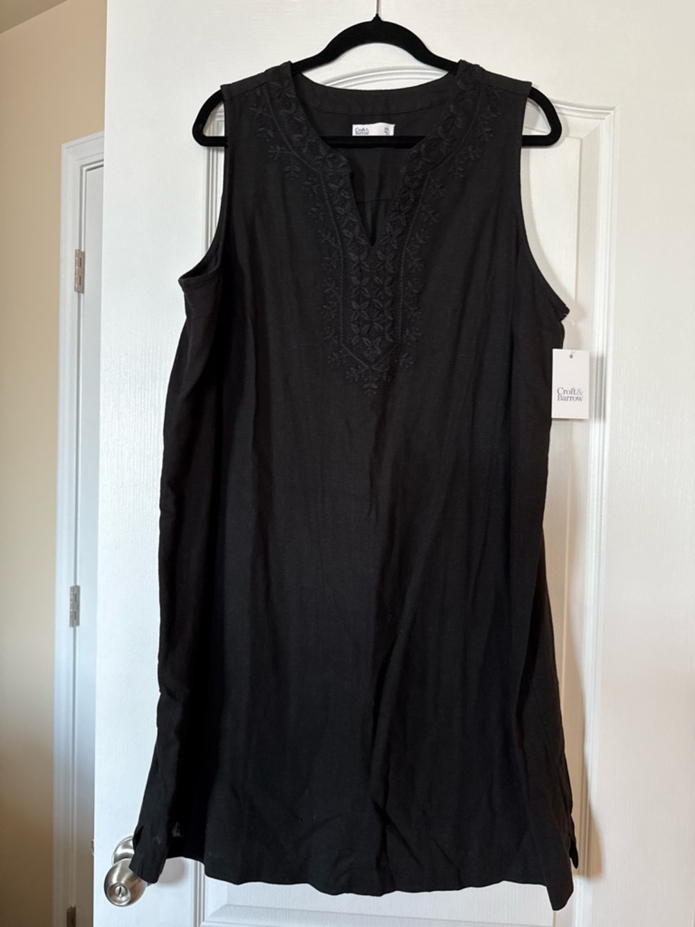 croft & barrow Black Sleeveless Embroidered V-Neck Tunic